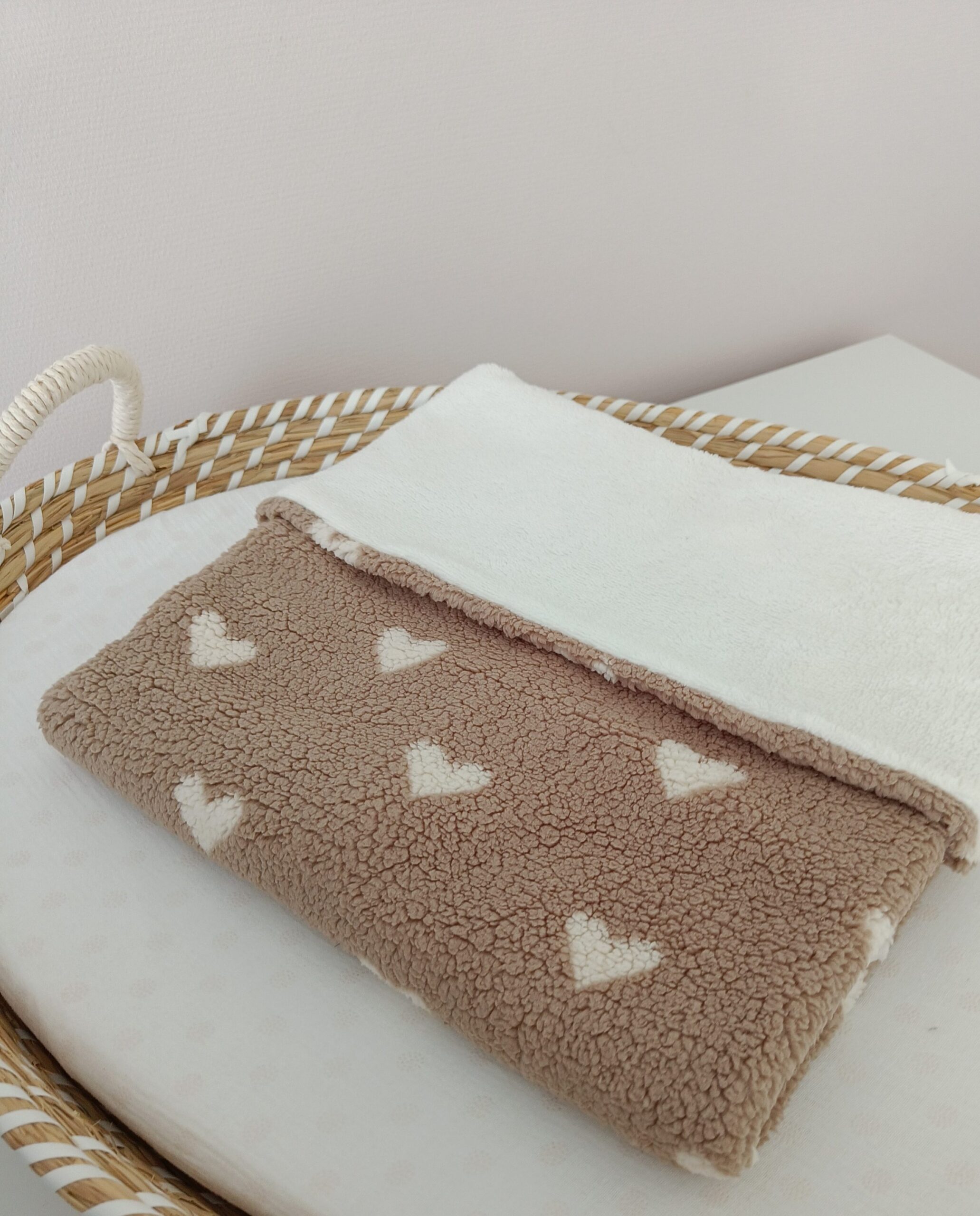 2026/04/1000125808-scaled.jpg Wiegdeken Teddy Hartjes - Beige - Afbeelding 1